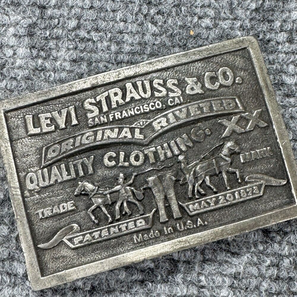 UA11172 VINTAGE 1976 LEVI STRAUSS & CO. QUALITY CLOTHING BERGAMOT BELT BUCKLE